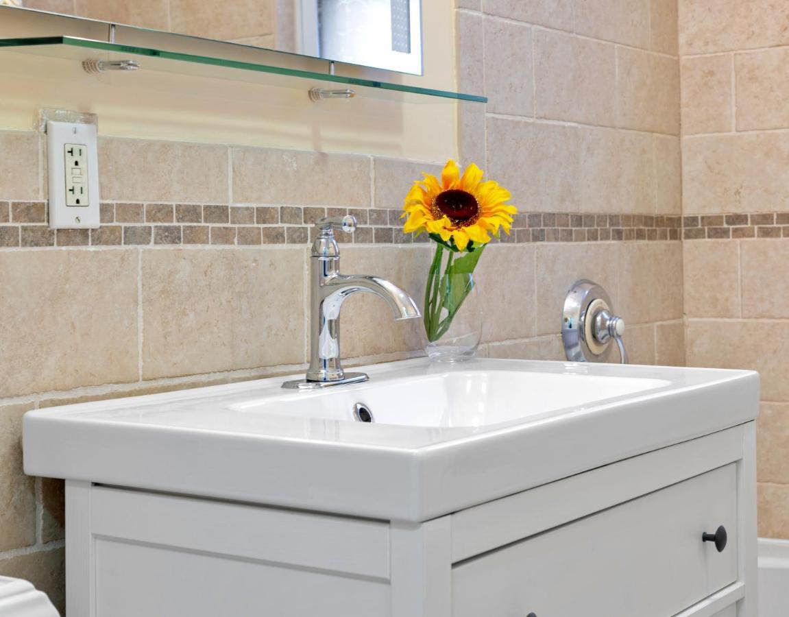 Bright & Spacious 2Br Apartment, Mins From Downtown Boston, Parking Экстерьер фото