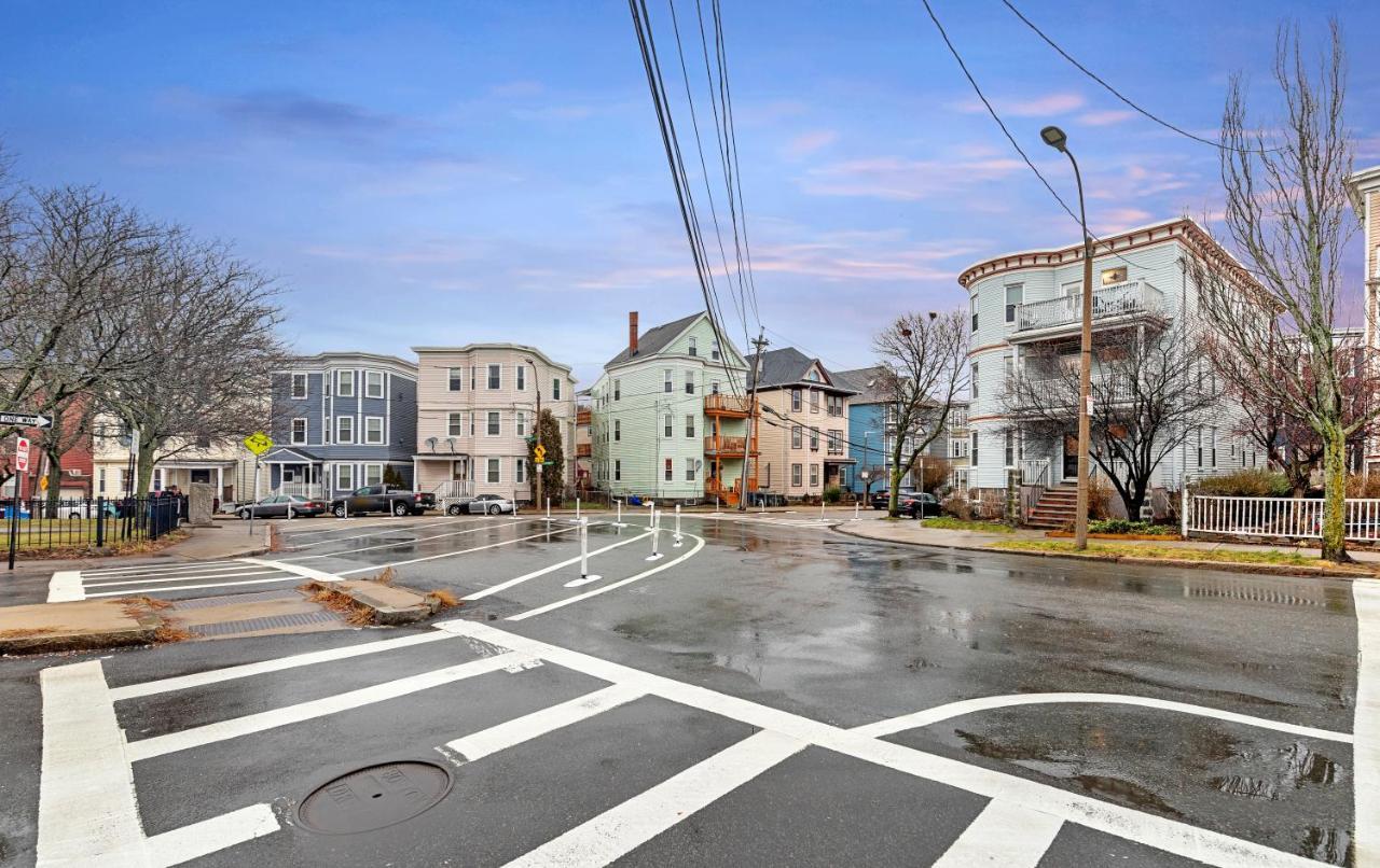 Bright & Spacious 2Br Apartment, Mins From Downtown Boston, Parking Экстерьер фото