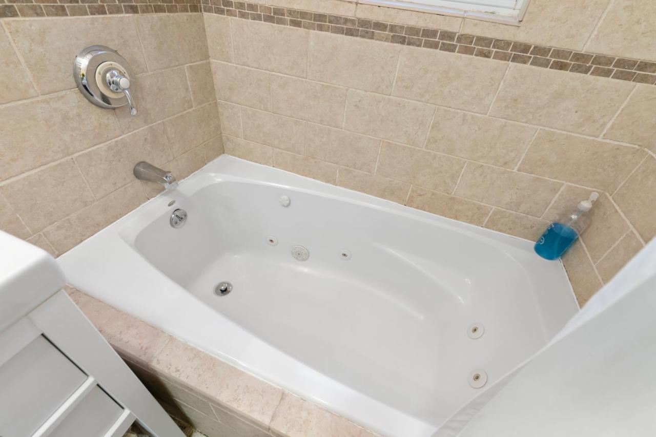 Bright & Spacious 2Br Apartment, Mins From Downtown Boston, Parking Экстерьер фото
